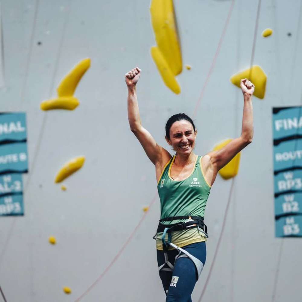 Marina Dias leva ouro inédito para o Brasil no Mundial de Paraescalada