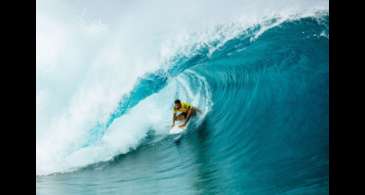 Surfe: Filipe Toledo avança em Teahupo’o e garante vantagem no Finals