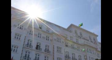 Copacabana Palace completa 100 anos apostando em luxo com tradição