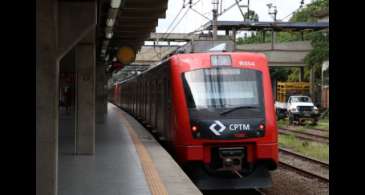 Metroviários de SP decidem hoje se entram em greve nesta terça-feira