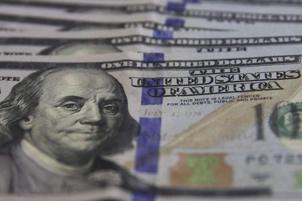 Dólar fecha em leve alta em meio a incertezas sobre PEC da Transição