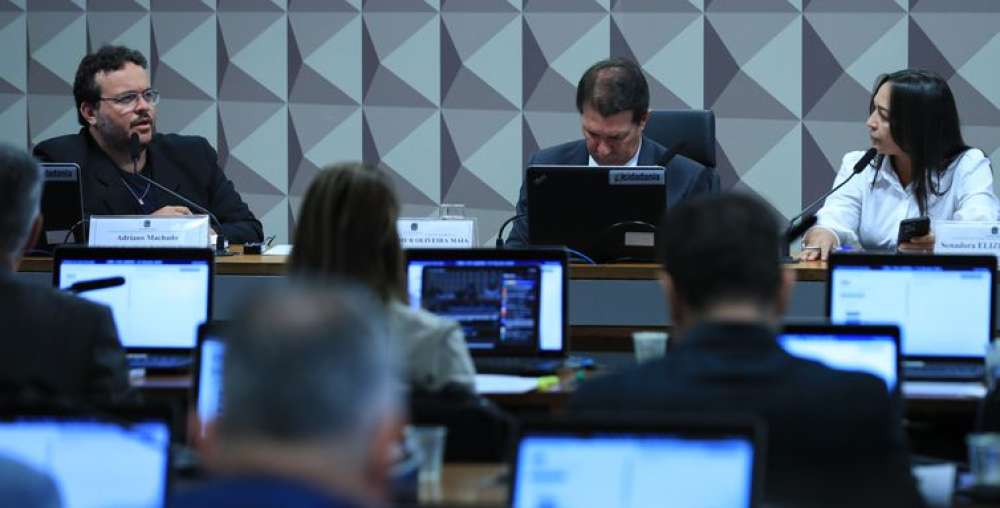 Fotógrafo diz ter visto tropas perto do Palácio do Planalto invadido