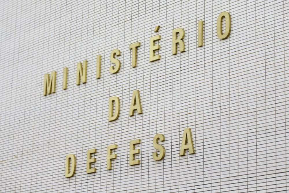 Hacker esteve em reuniões no Ministério da Defesa antes das eleições