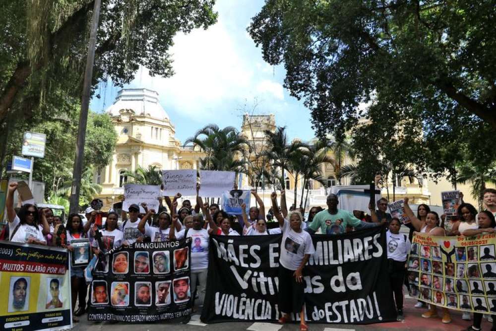 Familiares de vítimas de violência policial pedem justiça no Rio