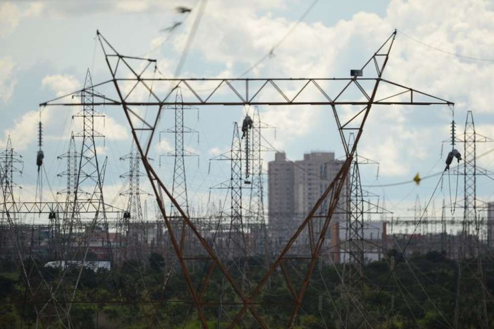 ONS reduz carga de linhas e adia manutenções em sistema elétrico