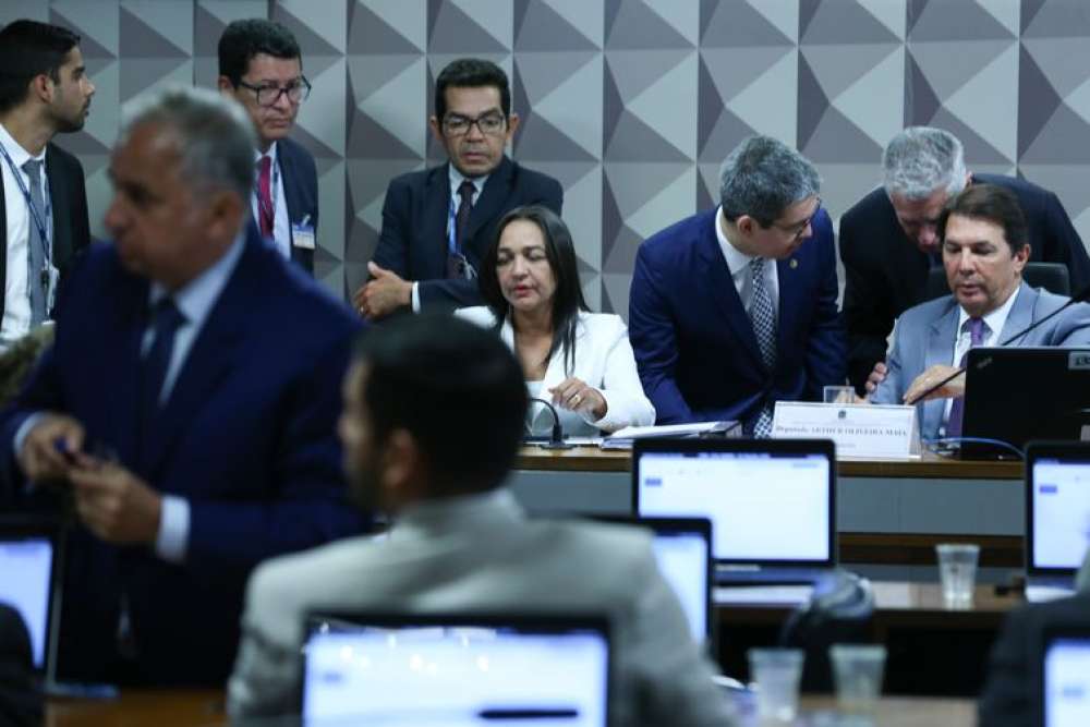 Sem pauta publicada, CPMI tenta acordo entre governistas e oposição