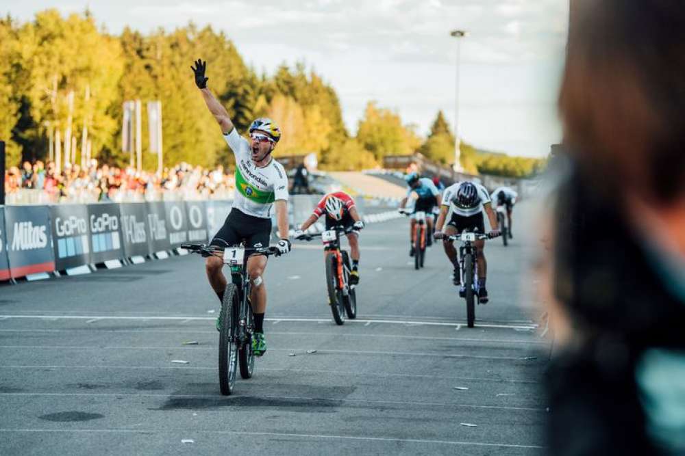 Henrique Avancini anuncia final da carreira como atleta profissional