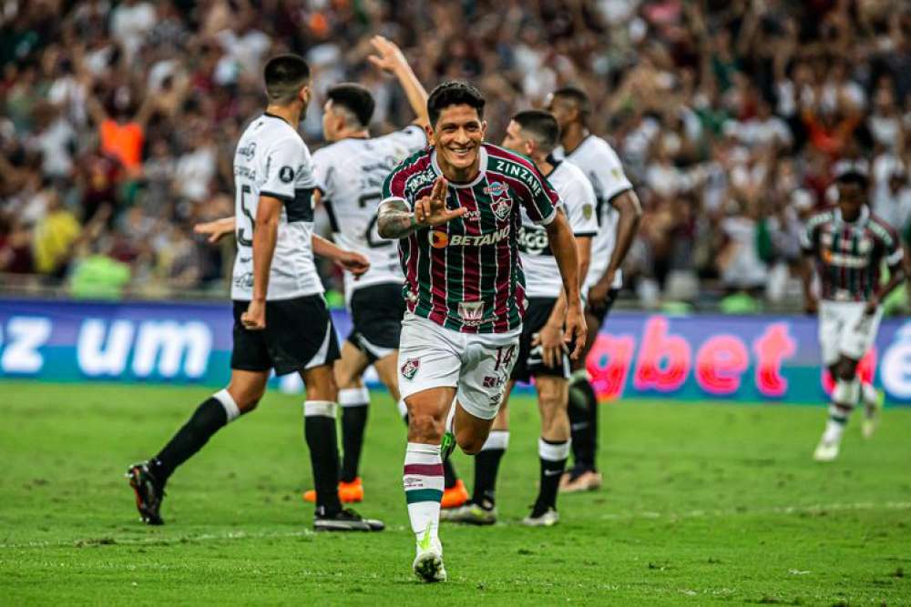 Fluminense joga bem e derrota o Olímpia por 2 a 0 no Maracanã