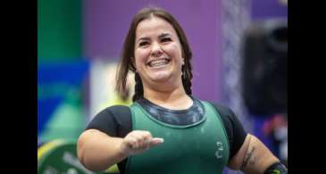 Mariana D'Andrea é campeã mundial de halterofilismo paralímpico