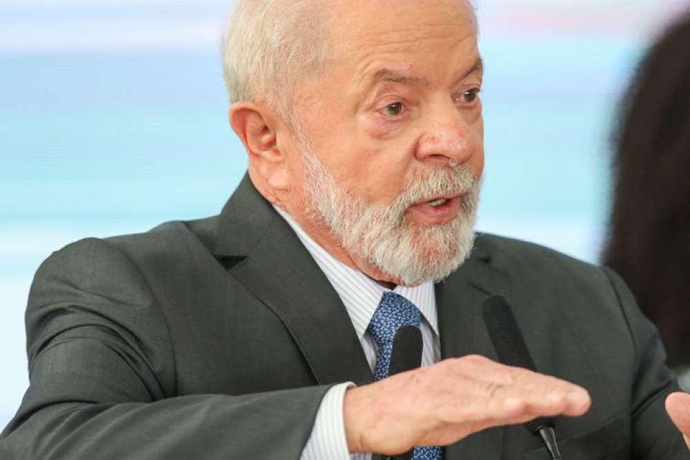 Dilma merece pedido de desculpas por impeachment, diz Lula