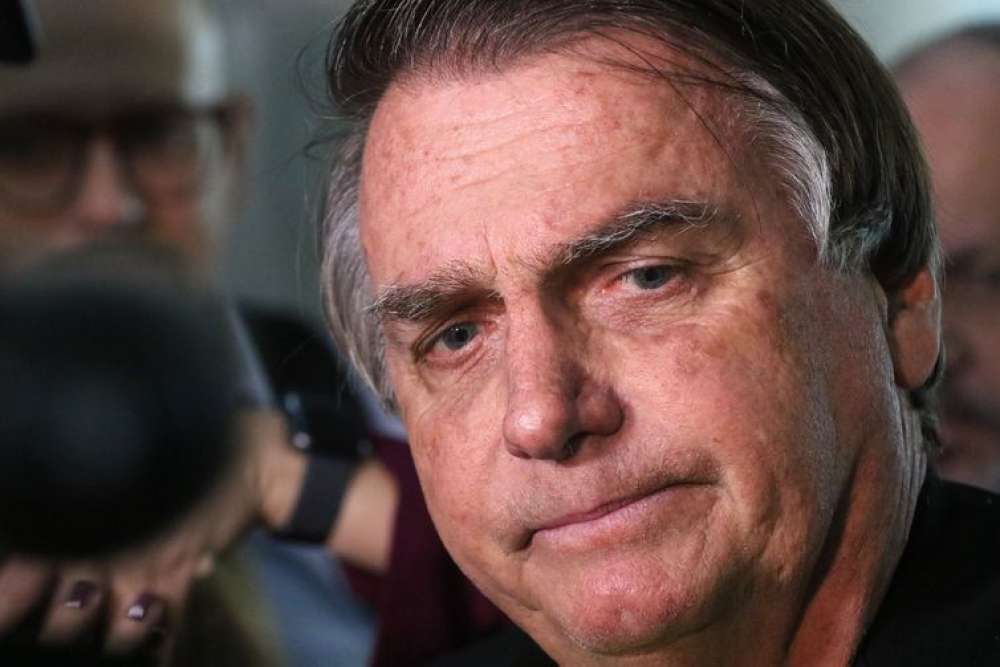 Bolsonaro silencia sobre joias ao depor à PF