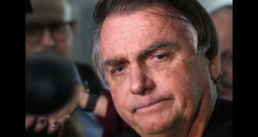 Bolsonaro silencia sobre joias ao depor à PF