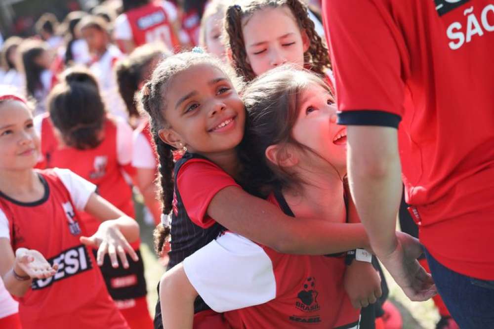 Ministério e Sesi vão incentivar escolas de futebol feminino em SP