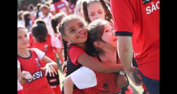 Ministério e Sesi vão incentivar escolas de futebol feminino em SP