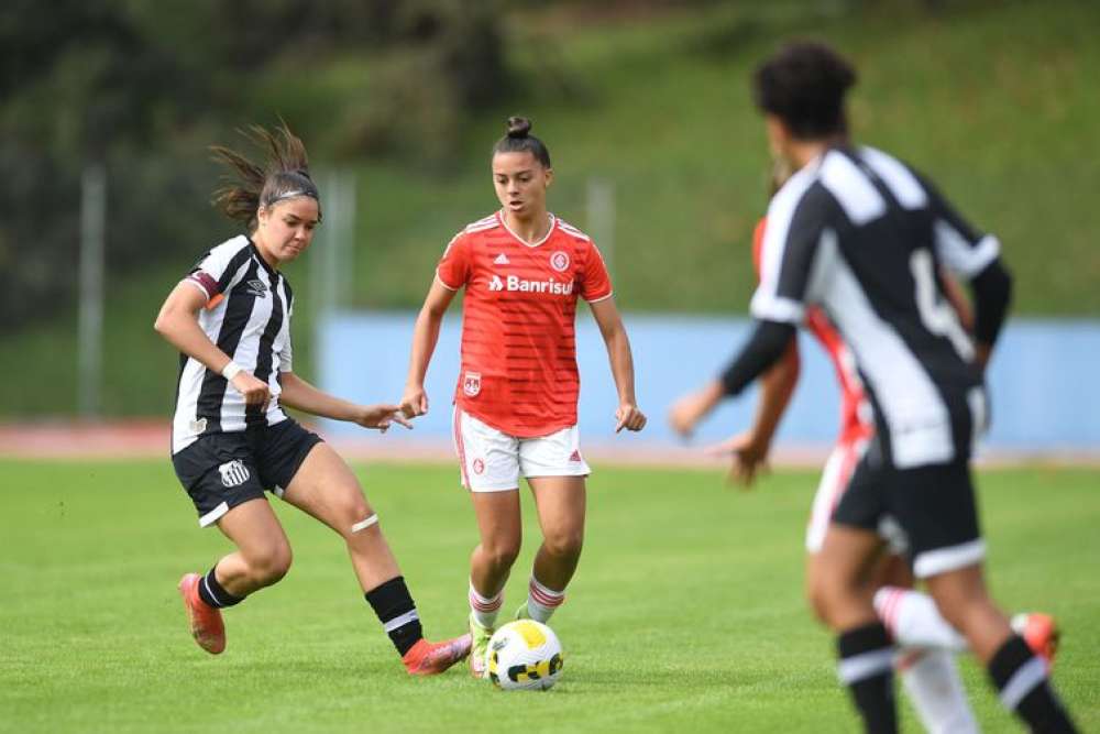 Migrações concentram futuro do futebol feminino no Sul e Sudeste