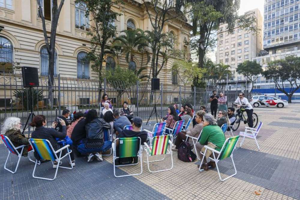 Aula em praça pública homenageia legado de Paulo Freire