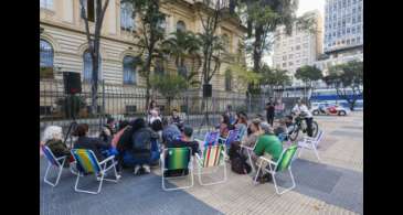 Aula em praça pública homenageia legado de Paulo Freire