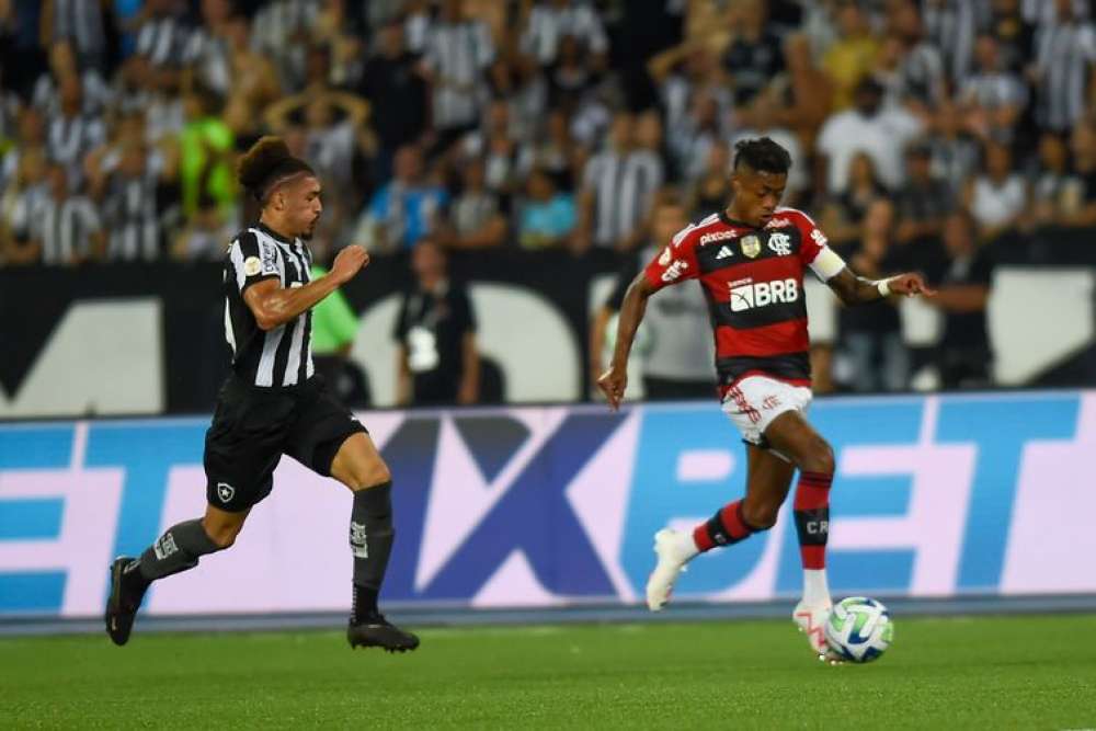 Técnico do Botafogo põe cargo à disposição após derrota para Flamengo