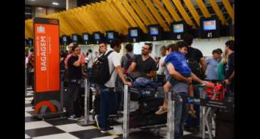 Feriado aumenta movimento em rodovias e aeroportos paulista