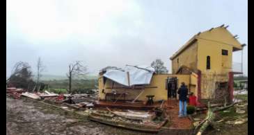 Marinha resgata pessoas ilhadas no Rio Grande do Sul após ciclone