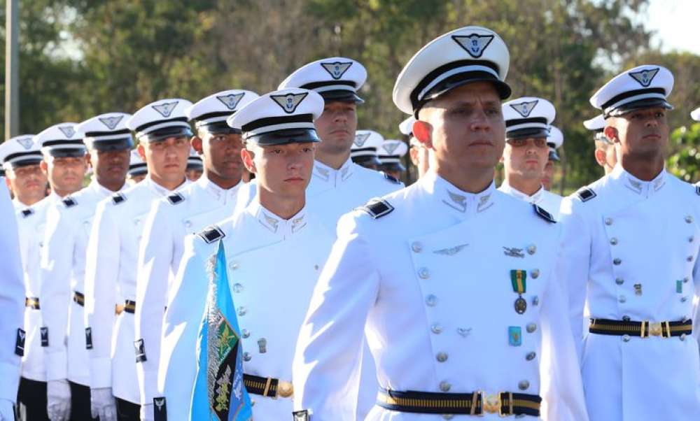 Militares defendem formação; pesquisadores criticam currículo