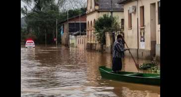 Com avanço de frente fria, RS permanece em alerta para temporais