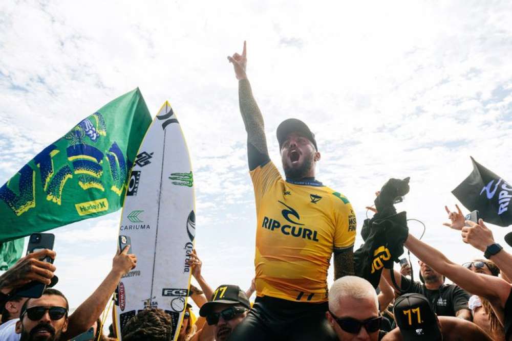 Filipe Toledo conquista bicampeonato mundial de surfe