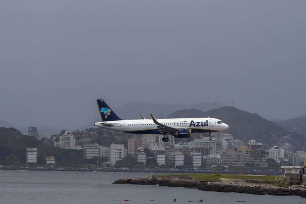 Paralisação de aeronautas pega passageiros de surpresa no Rio