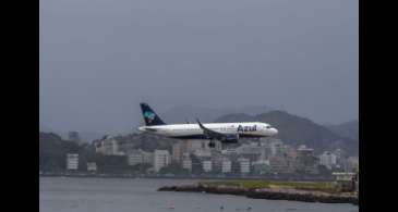 Paralisação de aeronautas pega passageiros de surpresa no Rio