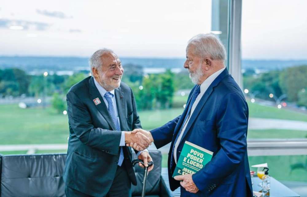 Lula conversa com Stiglitz e agradece apoio às medidas econômicas