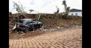 RS tem 11 trechos de rodovias com bloqueios totais ou parciais