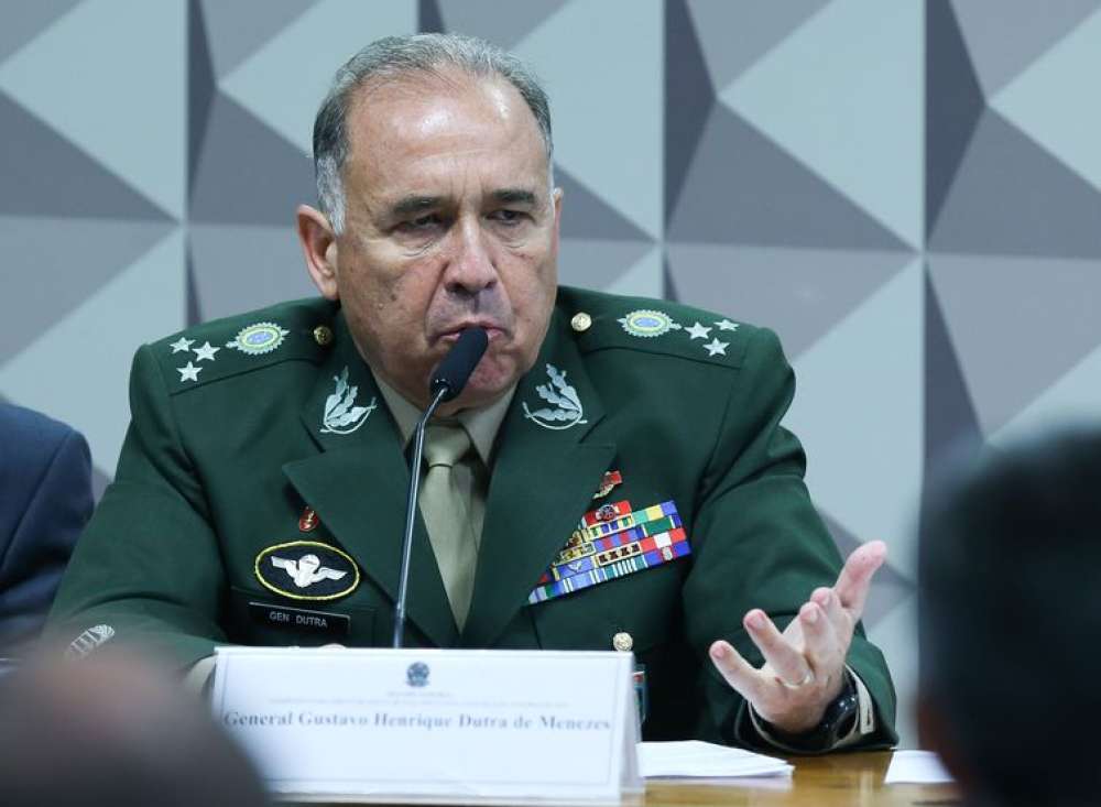 General Dutra nega negligência na retirada de acampamento do QG