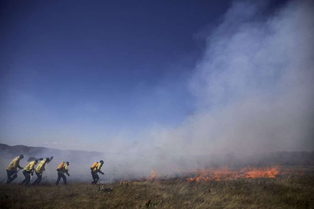 Quilombolas lideram combate ao fogo na Chapada dos Veadeiros