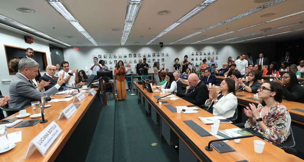 Em audiência na Câmara, políticos debatem uso medicinal da maconha