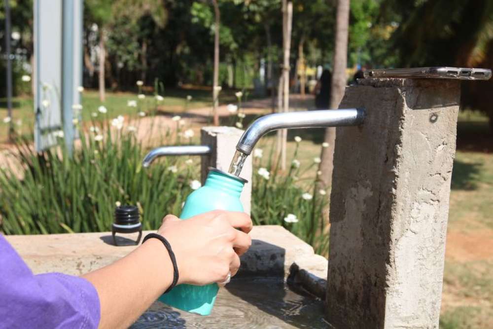 Calor pode provocar desidratação, confusão mental, tontura e desmaios