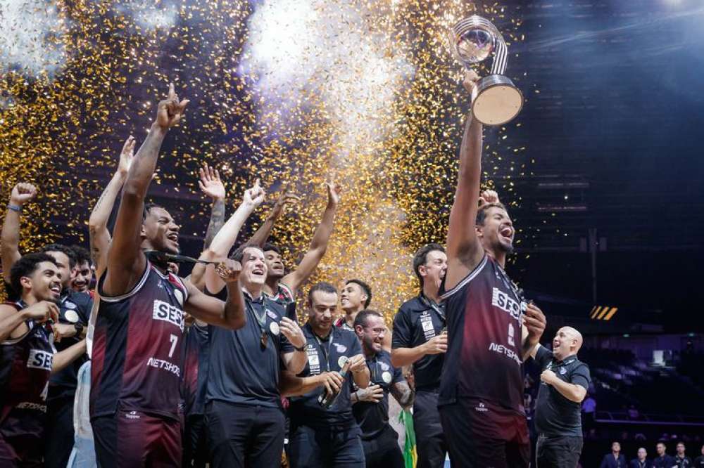 Com cesta salvadora, Franca é campeão intercontinental de basquete