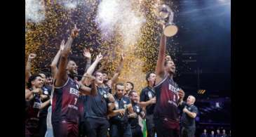 Com cesta salvadora, Franca é campeão intercontinental de basquete