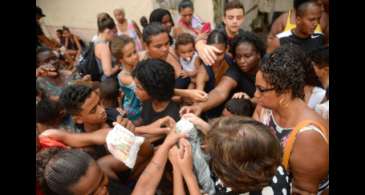 Cariocas festejam São Cosme e São Damião com distribuição de doces