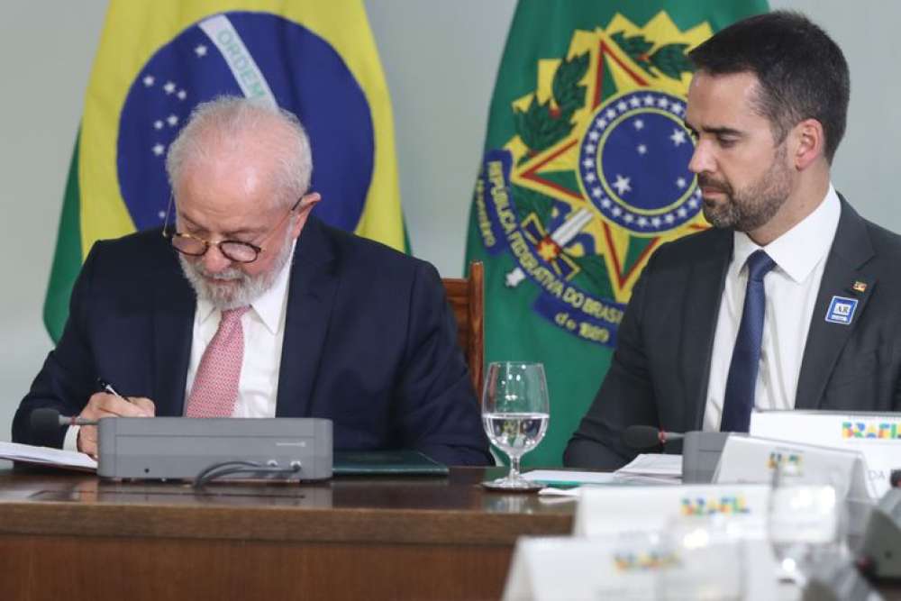 Eduardo Leite pede a Lula mais ajuda para efeitos da chuva no RS