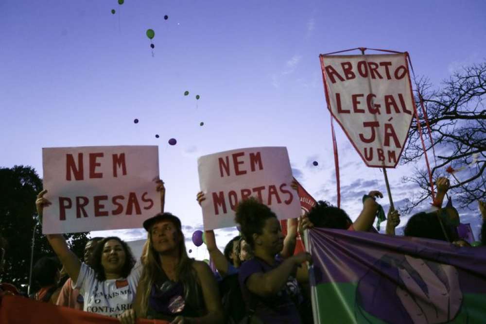 Legalização do aborto volta ao debate público com julgamento no STF