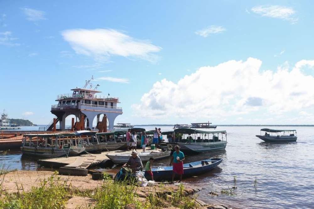 Manaus decreta emergência por causa da seca que afeta o Rio Negro