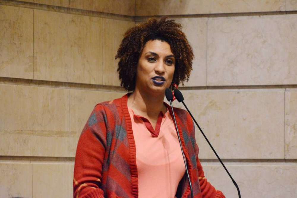 Sobrevivente de atentado contra Marielle Franco lança livro