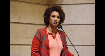 Sobrevivente de atentado contra Marielle Franco lança livro