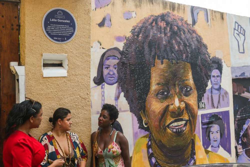 Casa onde viveu Lélia Gonzalez recebe placa em sua homenagem