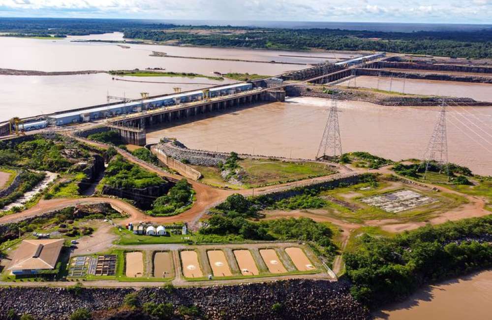 Seca faz usina suspender geração de energia em Rondônia