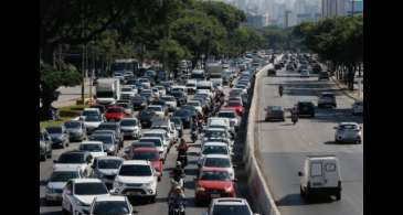 SP tem ponto facultativo e suspende rodízio por greve no transporte