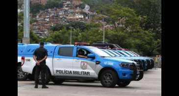 Ações em favelas do Rio buscam cumprir 100 mandados de prisão 