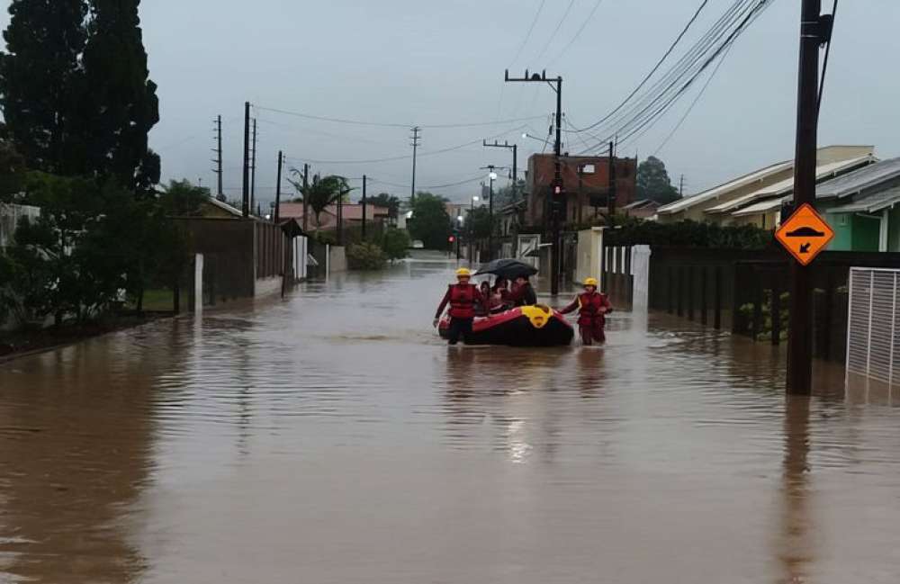 Santa Catarina tem 132 cidades atingidas por fortes chuvas