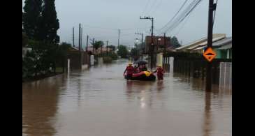 Santa Catarina tem 132 cidades atingidas por fortes chuvas