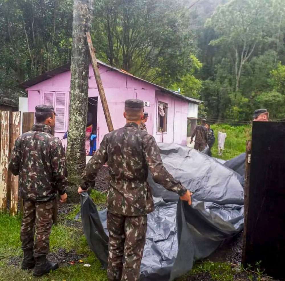 Sobe para 135 total de cidades atingidas por chuvas em Santa Catarina